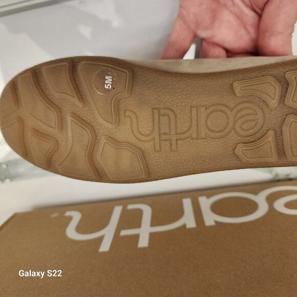 Earth "Carmen" Loafers. NIB. Size 5. Color is called Light Natural - Picture 6 of 10